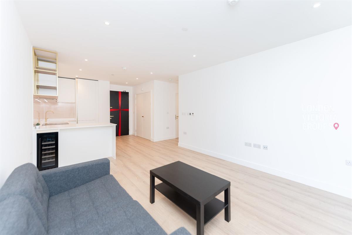 1 bed property in Waterview House, 12 Quay Walk, Wembley, London
